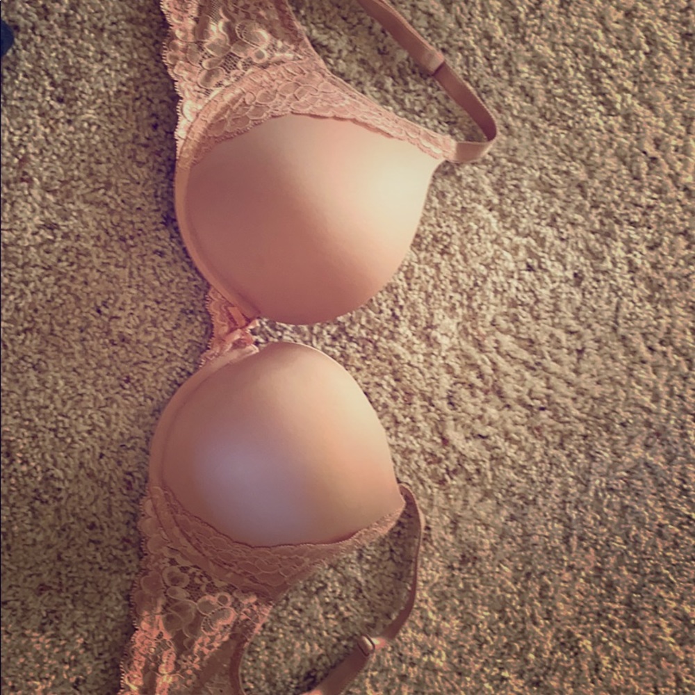 32DDD tan Victoria’s Secret push-up bra
